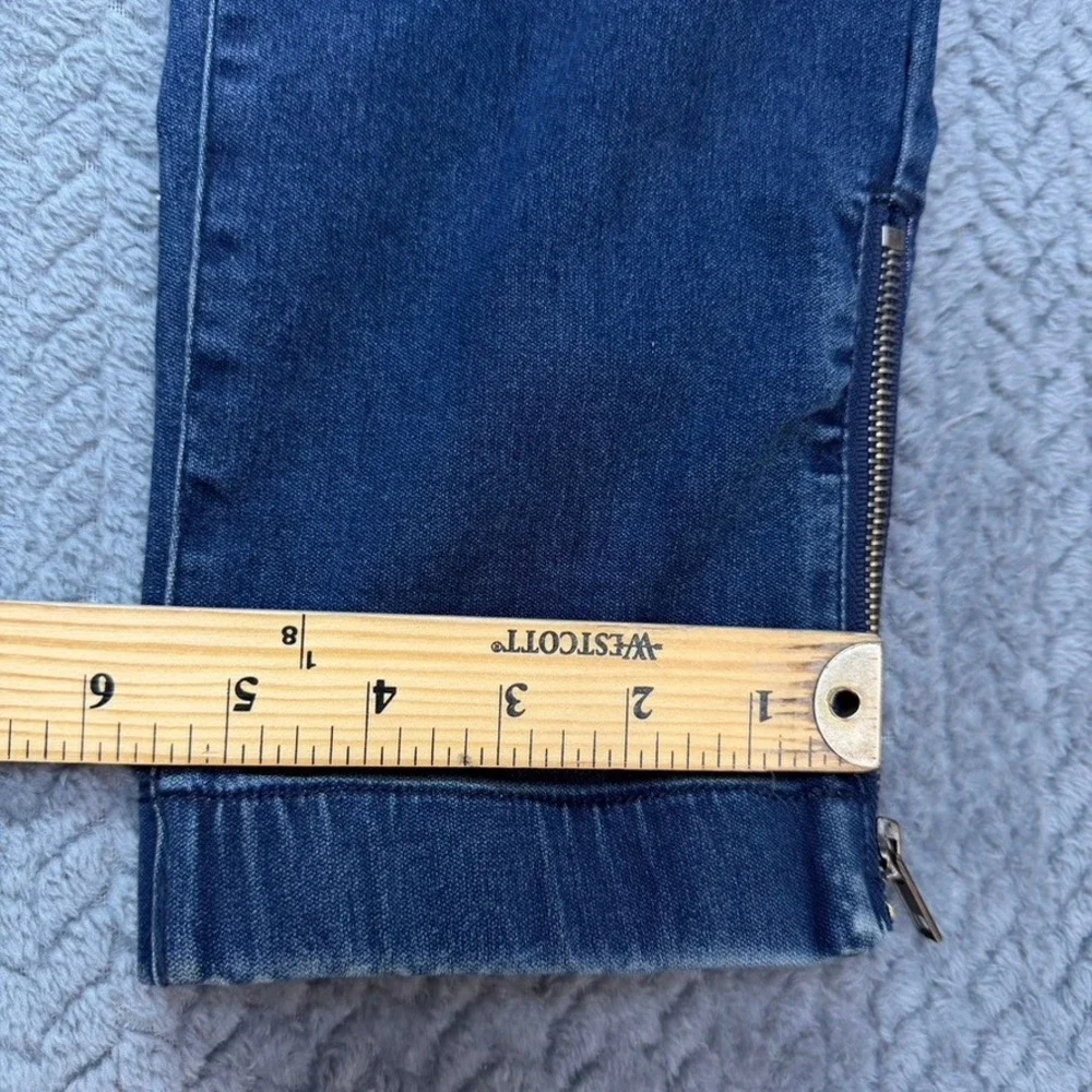 G by Guess carefully inseam detail